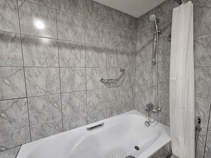 Bathroom - Petra Edom Hotel (Wadi Musa)