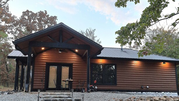 Exterior - Secluded Sunset a charming rustic 1-bedroom cabin in Ringold (Ringold)