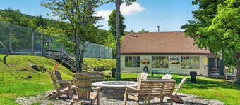 Ski-In/Ski-Out Okemo Condo | Sleeps 8 | Pool