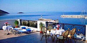 Outdoor dining - Anna Maria - Vanessa Luxury Apartments and Suites (Skopelos)