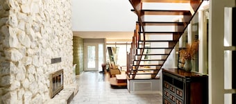 Tremendous 5-bedroom house with AC in delightful Bay Shore