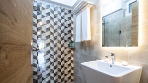 Bathroom - Kastro Hotel (Mylopotamos)