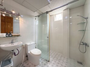 A modern bathroom with a glass-enclosed shower, a white sink, and a toilet. - Quynh Khang Apartments & Hotels (Ho Chi Minh)