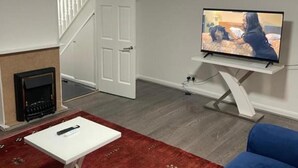 Living area - South East London 4-bed House, Sleeps 8 Near Tube (London)