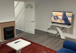 Living area - South East London 4-bed House, Sleeps 8 Near Tube (London)