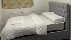 Room - South East London 4-bed House, Sleeps 8 Near Tube (London)