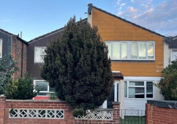 South East London 4-bed House, Sleeps 8 Near Tube - Leyton
