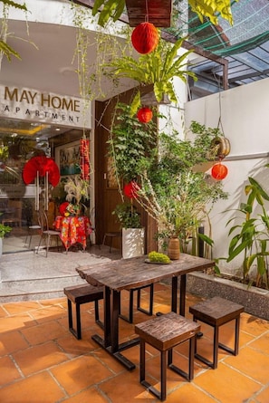 Outdoor dining - Omega Hotel (Da Nang Municipality)