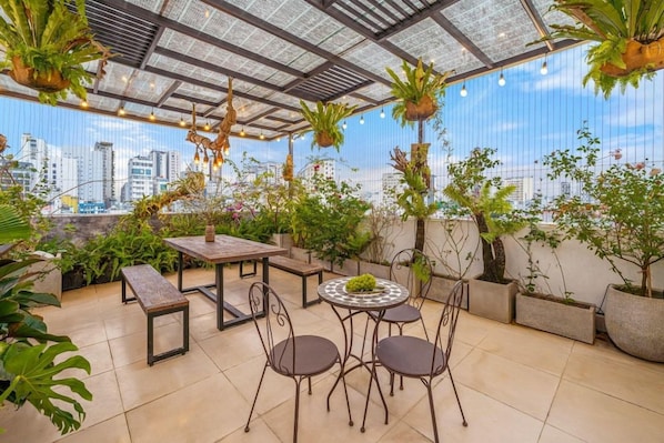 Outdoor dining - Omega Hotel (Da Nang Municipality)