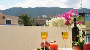 Outdoor dining - Villa Apollonia (Malevizi)