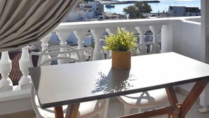 Outdoor dining - Angelos (Alonissos)