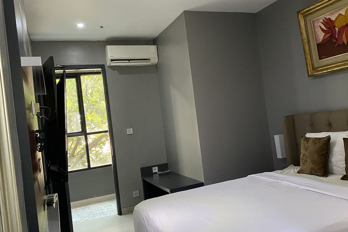 Deluxe Double Room | Desk, bed sheets