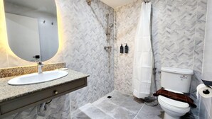 Bathroom - The Green Mansion (Patong)