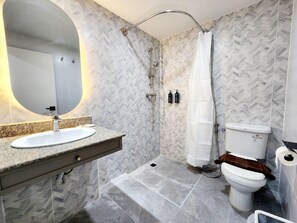 Bathroom - The Green Mansion (Patong)