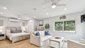 1 bedroom, iron/ironing board, WiFi, bed sheets - Luxury Lakefront Cottage - Private Hot Tub -Stunning Sunset Views near UCF (Orlando)
