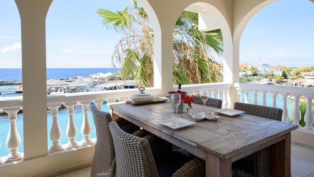 Outdoor dining - Caribbean Dutch Masters (Willemstad)