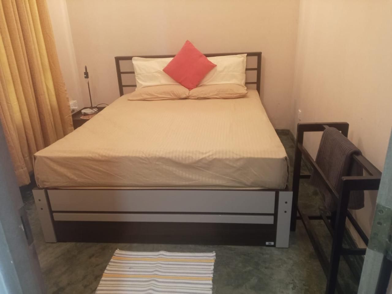 Iron/ironing board, internet, bed sheets