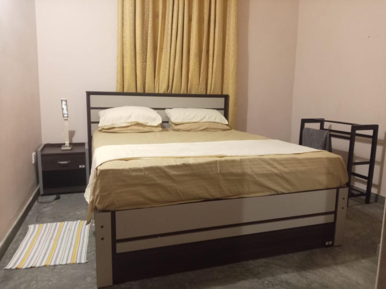 Iron/ironing board, internet, bed sheets