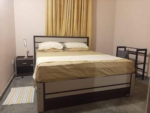 A single bed with a headboard, a bedside table, and a lamp. - Adorable 2-bedroom house in soothing Avissawella neighborhood (Avissawella)