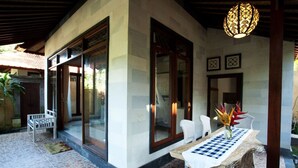 Outdoor dining - Segening Villa (Ubud)