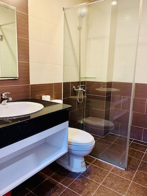 Bathroom - Sunny Beach Hotel (Da Nang Municipality)