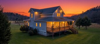 Creekside 3BR house with AC in Hayesville