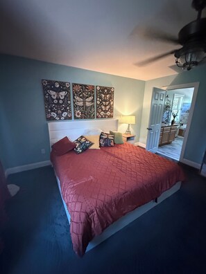3 bedrooms, WiFi, bed sheets - Private Berkshire Retreat 9 Acres, Fenced Yard & Dogs Welcome (Otis)