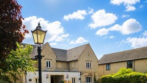 Unclassified image, 2 of 54, button - Churchill Court Hotel (Witney)