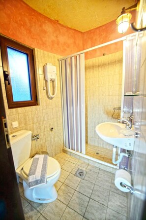 Bathroom - Kissamos Windmills (Kissamos)