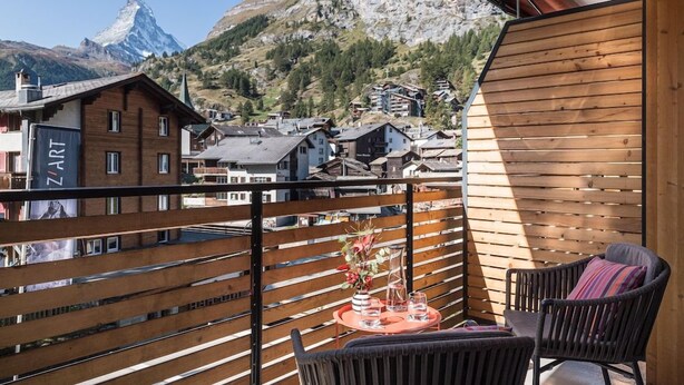 Outdoor dining - Haus Ascot (Zermatt)