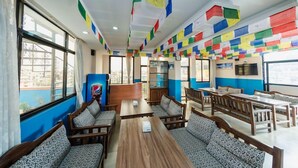 Dining - Famous House Kathmandu Youth Hostel (Kathmandu)