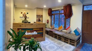 Lobby - Famous House Kathmandu Youth Hostel (Kathmandu)