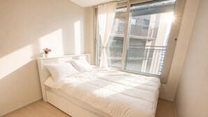 Room - 넓고 쾌적한 프리미엄 숙소! 가족여행 및 장기단기 환영
해운대해변 도보 5분, 해운대전통시장 도보 3분,해운대역 및 버스 정거장 도보 1분 위치 (해운대구)