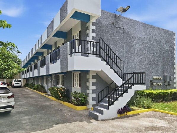 Exterior - Casa Alexandria Guest Apartment (Kingston)