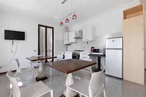 Private kitchen - 4-Rooms house in adorable San Zeno with AC (San Zeno)
