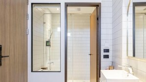 Bathroom - Seawall Inn (Hengchun)