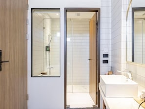 Bathroom - Seawall Inn (Hengchun)