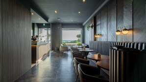 Dining - Seawall Inn (Hengchun)
