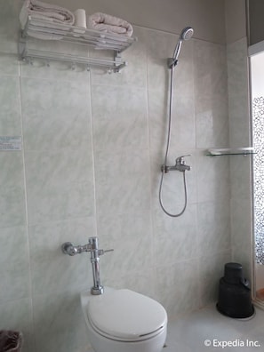 Bathroom - Hotel Uno (Davao)