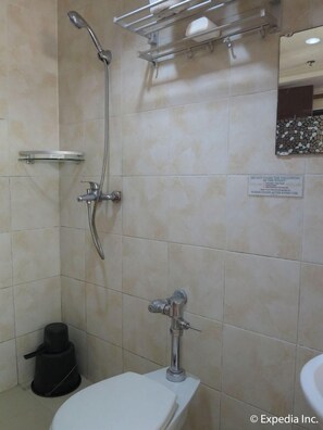 Bathroom - Hotel Uno (Davao)
