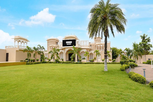House | Property grounds