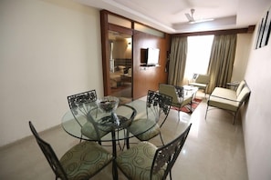 Dining - Hotel Silver Cloud Ahmedabad (Ahmedabad)