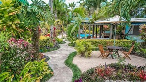 Outdoor dining - Rarotonga Daydreamer Resort (Rarotonga)