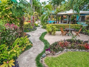 Outdoor dining - Rarotonga Daydreamer Resort (Rarotonga)