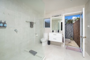 Bathroom - Rarotonga Daydreamer Resort (Rarotonga)
