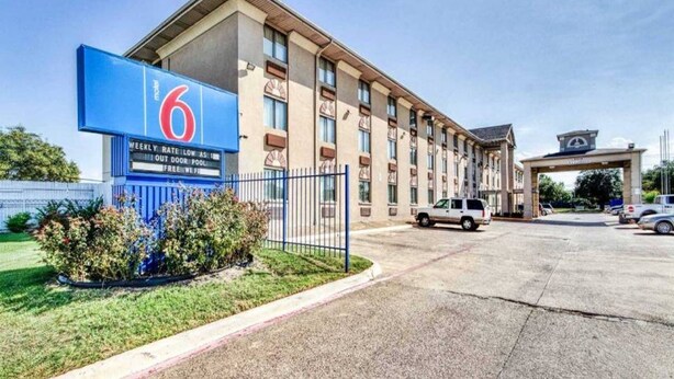 Unclassified image, 1 of 74, button - Motel6 Dallas, TX - Fair Park (Dallas)
