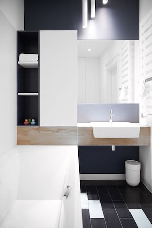 Shower, hair dryer, towels, soap - Top-Floor Penthouse / Skyline Views / Steps from Old Town (Wrocław)