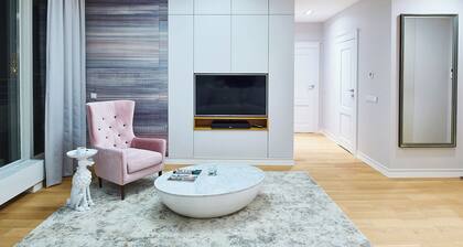 Top-Floor Penthouse / Skyline Views / Steps from Old Town