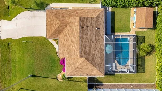Outdoor pool, a heated pool - Carnation Cottage Englewood, FL — Gulf Coast Florida Paradise (Englewood)