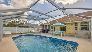 Outdoor pool, a heated pool - Carnation Cottage Englewood, FL — Gulf Coast Florida Paradise (Englewood)